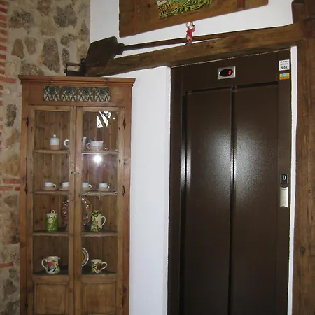 Velad Hotel 2*